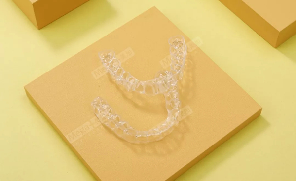 美加易齐微矫期间，该如何护理牙齿与牙套？
